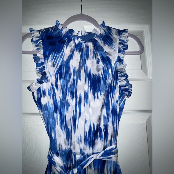 Formal blue & white dress with belt and keyhole in the top. Size 4. - Picture 2 of 5